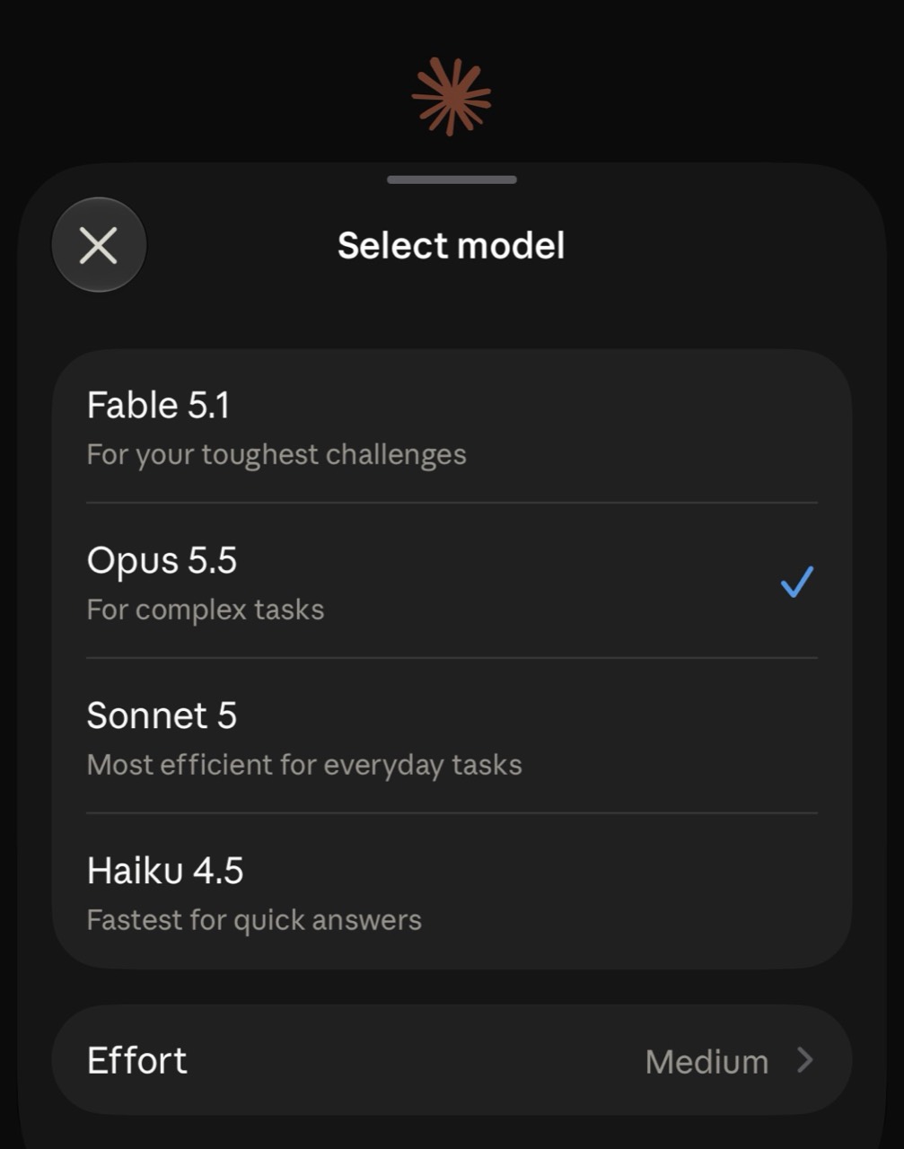 Claude 手機版 Select model 選單顯示 Fable 5.1、Opus 5.5、Sonnet 5、Haiku 4.5,Opus 5.5 已選取,Effort 為 Medium